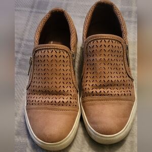 Tan Perforated Slip-On Sneakers Report Brand  Sz 6